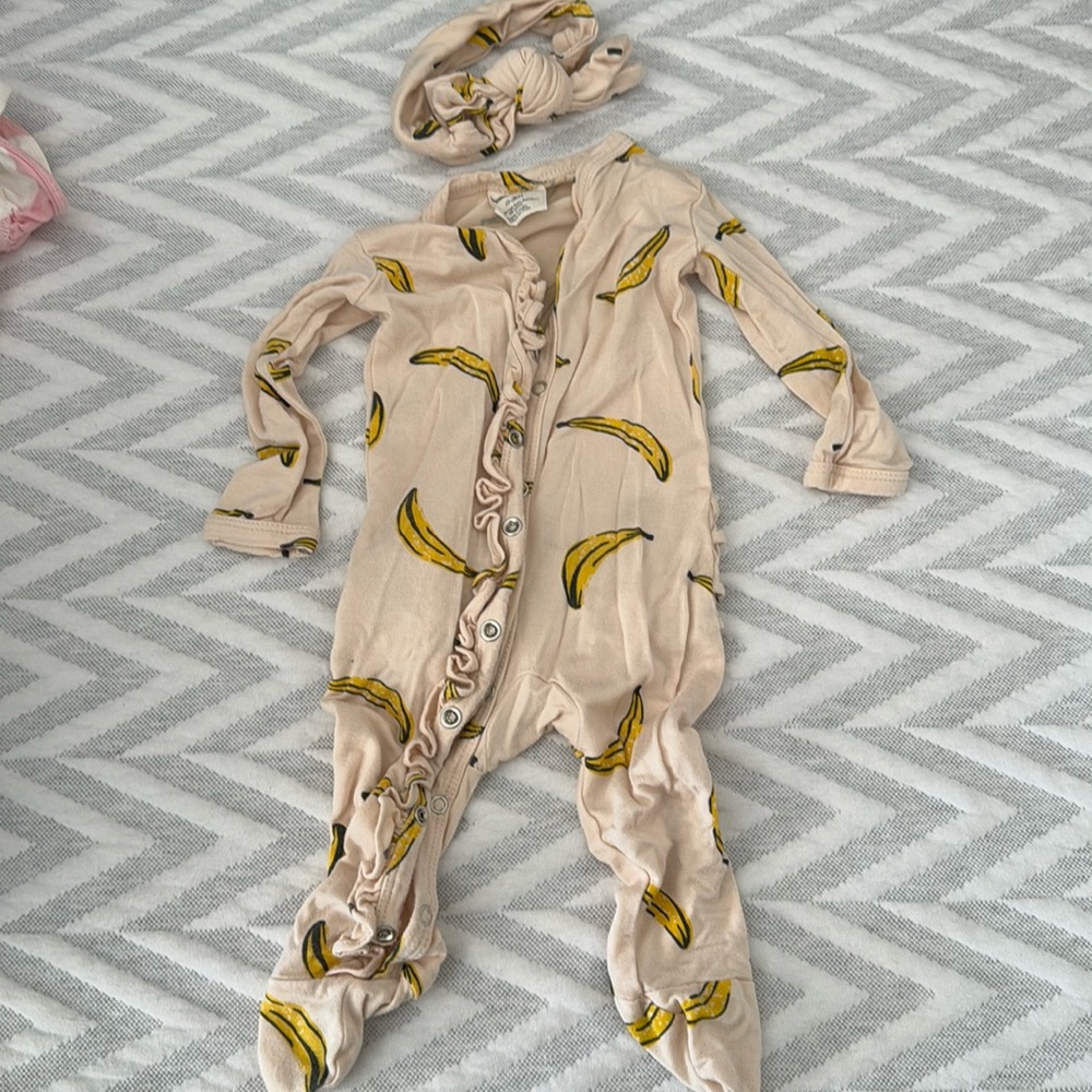 Spearmint baby banana ruffle butt footie onesie with matching headband EUC